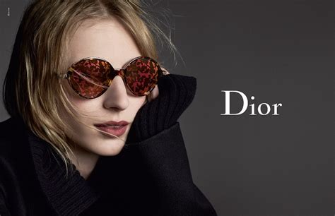 dior occhiali per vedere sfilata|DIOR.